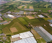 840452 Luchtfoto van het tuinbouwgebied met kassen in de omgeving van de Utrechtseweg te Vleuten (gemeente Vleuten-De ...
